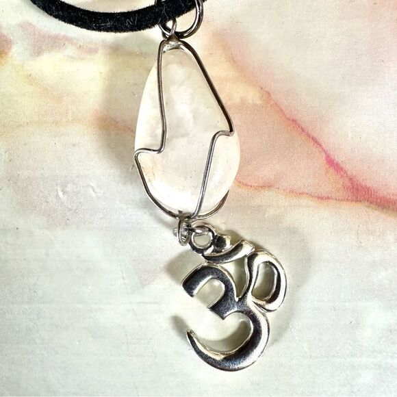 Milky Quartz OM pendant necklace - Picture 4 of 9